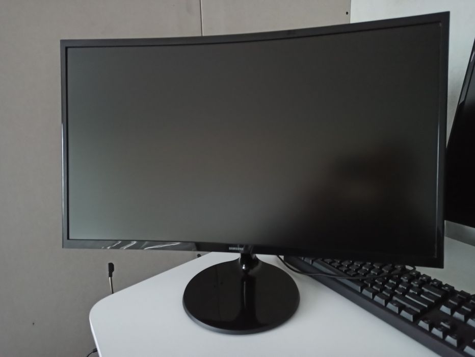 Изогнутый Samsung 27" Curved (2023 г.) Идеал Заводской комплект + HDMI