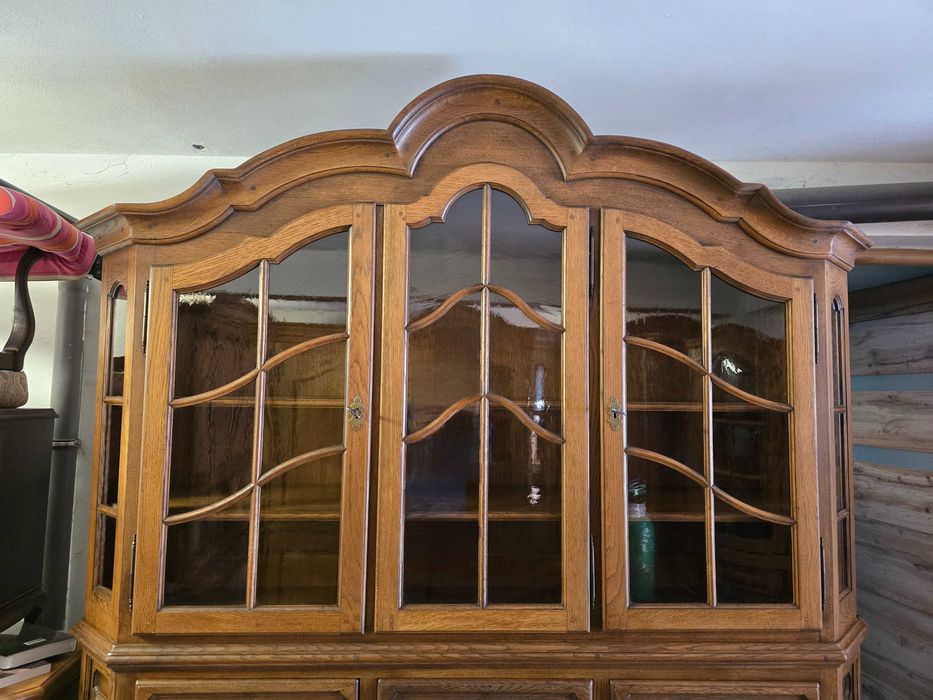Sprzedam piękną dębową witrynę