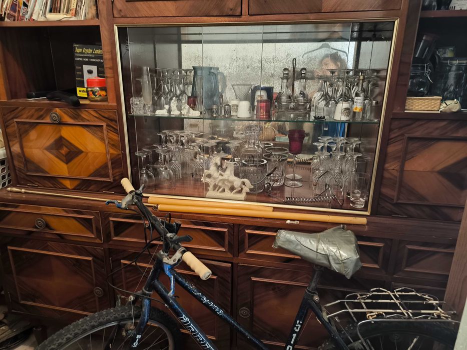 Móveis antigos em bom estado