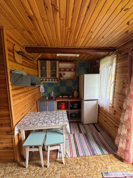 Здається подобово деревʼяний будиночок біля озера велике Чорне(Шацьк)
