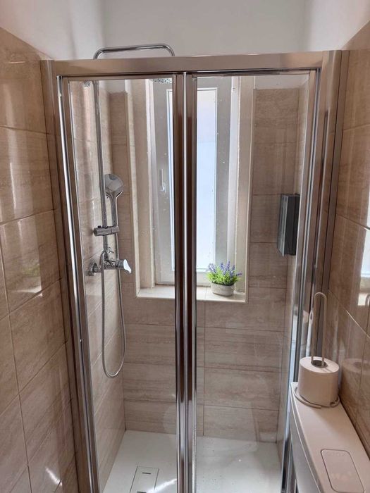 Quarto mobilado c/ WC privado