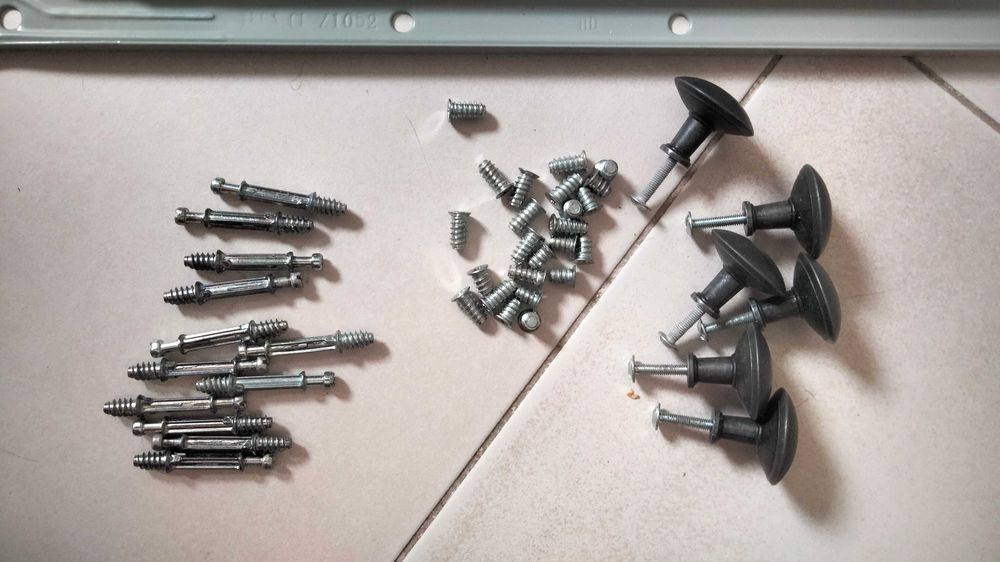 Puxadores e calhas gavetas comoda Hemnes IKEA