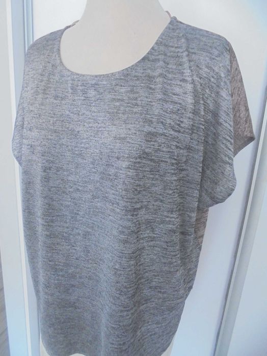 bluzka w roz50/52 biust / biodra do 126 cm dl 66 cmtyl 74 cm