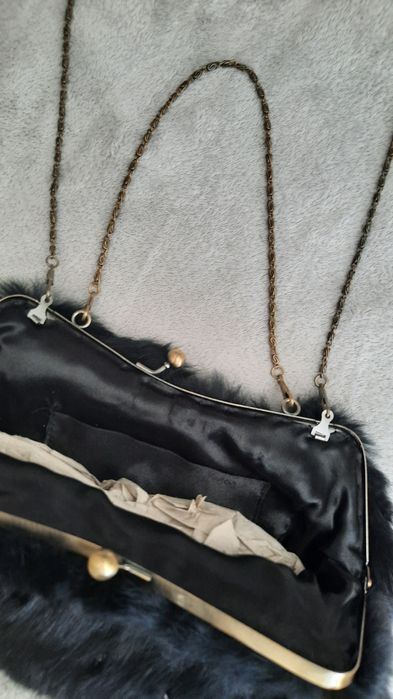 Cluntchs em pêlo e missangas