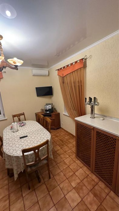 Продам офісно-житловий комплекс із меблями та технікою, Площа 614 м.кв, земельна ділянка 0,2932 Га, 10 хв від Кривого Рогу , Червоні Поди