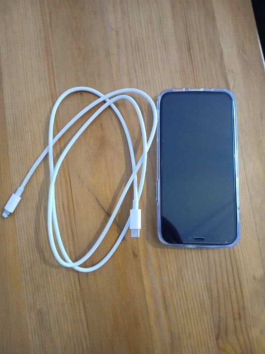 Iphone 12 mini em perfeitas  condições, sem marcas de uso.