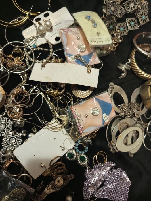 Продам біжутерію 7кг