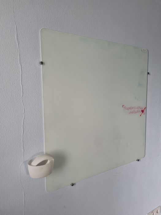 Стеклянные доски  и столы для школы