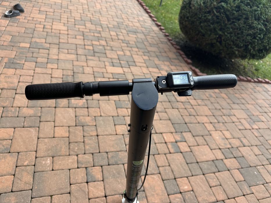 Електросамокат Lime-S у хорошому технічному стані.