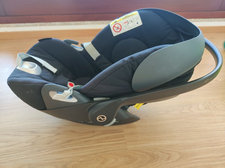Conjunto Cybex: Ovo Cloud Z i-Size + Base Z Isofix Rotativa (Deep Black)