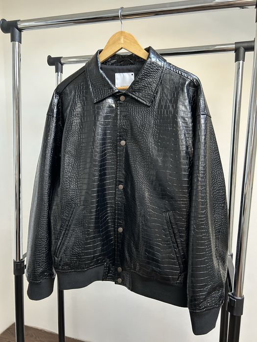 Продаж чоловічої шкіряної куртки