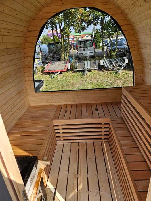 Sauna ogrodowa z piecem opalanym drewnem panorama oświetlenie