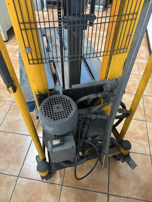 Empilhador eletrico de coluna