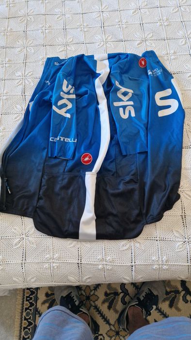 Jersey e calções de ciclismo