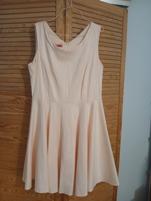 Sukienka pudrowy róż 46 na komunię