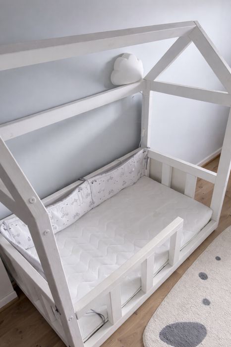 Łóżko dziecięce domek 60x120cm + materac