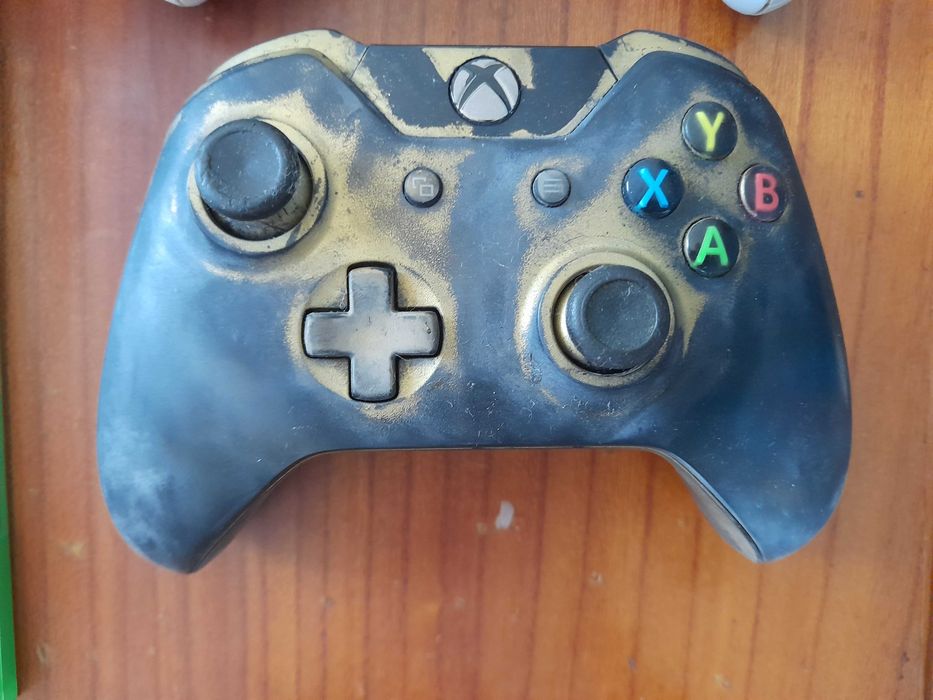 Xbox One + comandos + jogos