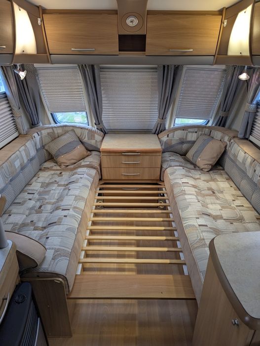 /Caravana/ Impecável/4 pessoas/levo ao local