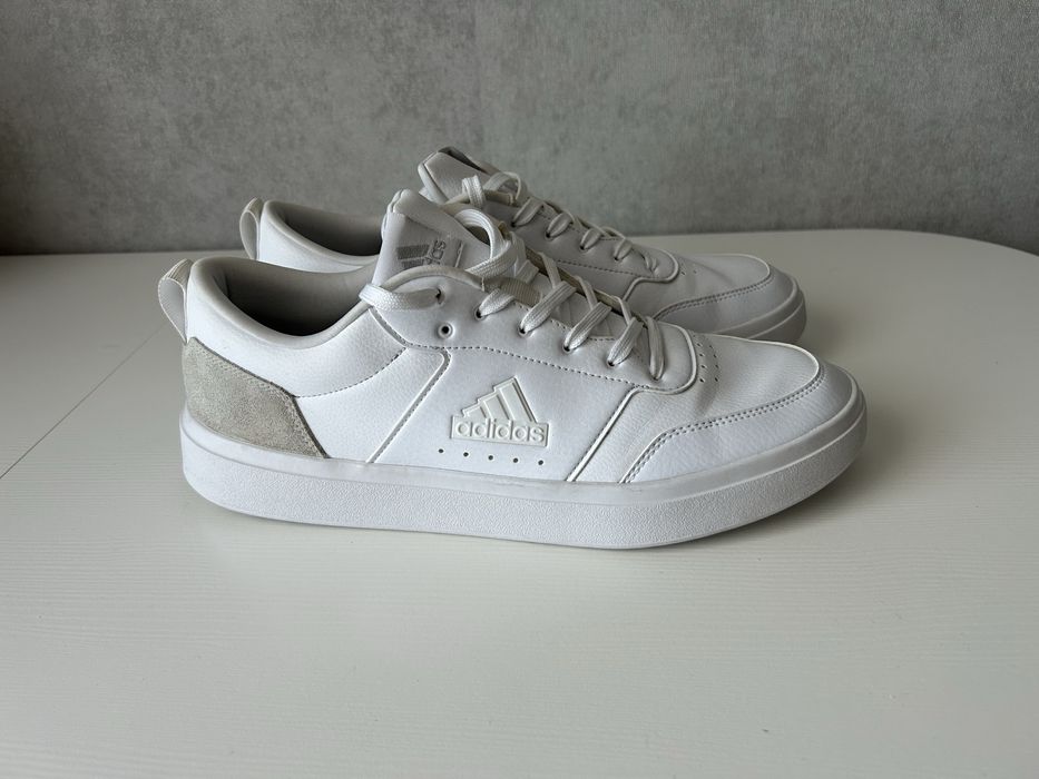 Продам кросівки adidas 46