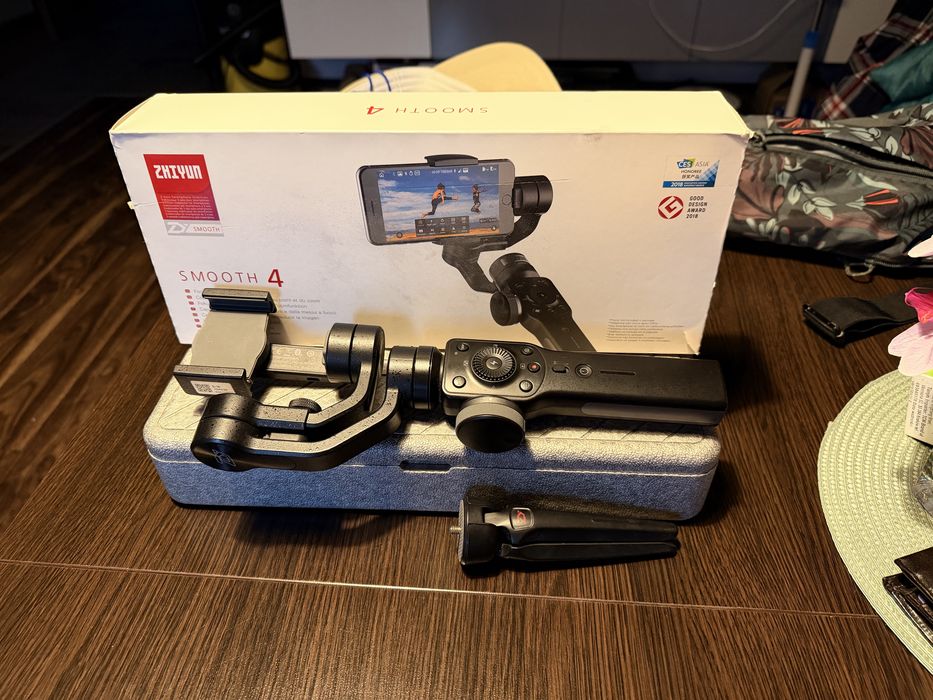 Gimbal Zhiyun Smooth 4