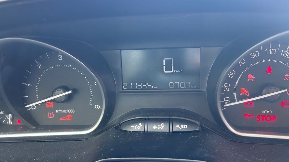 Peugeot 208 conercial 1.6 hdi- batido