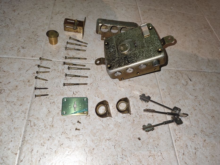 Fechadura cisa usada
