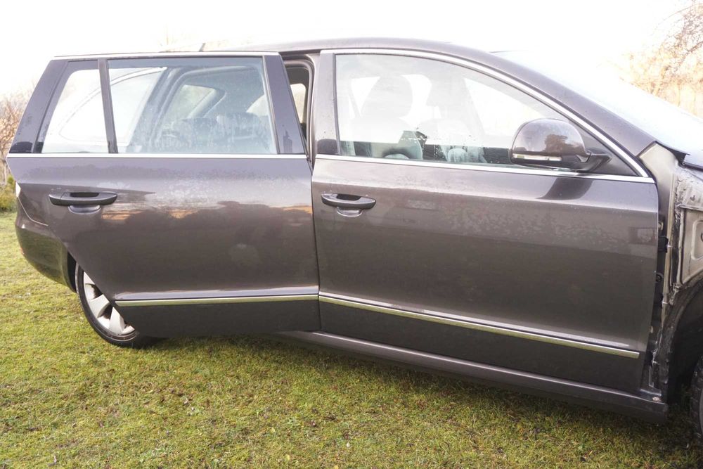 Kompletne drzwi Prawe tył drzwi prawe tylne Skoda Superb II 3T Ładne*