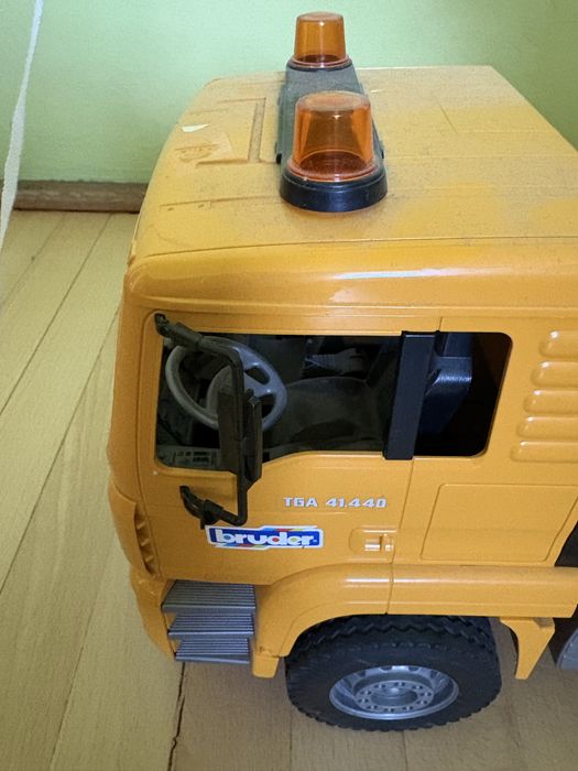 Bruder  dzwig man auto