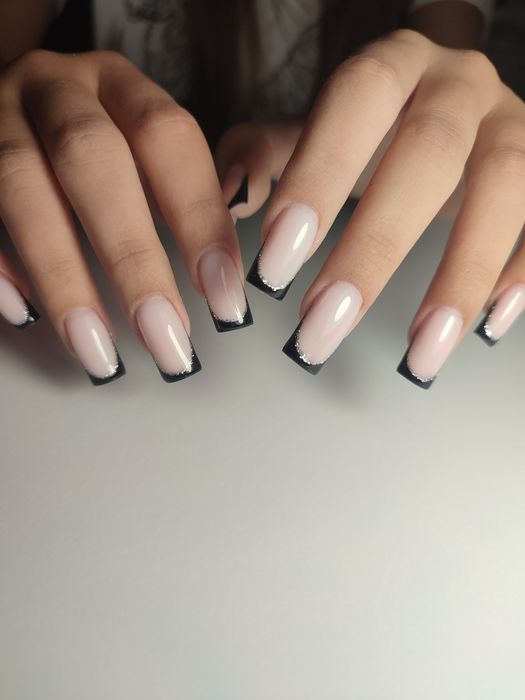 Манікюр, корекція, нарощування нігтів