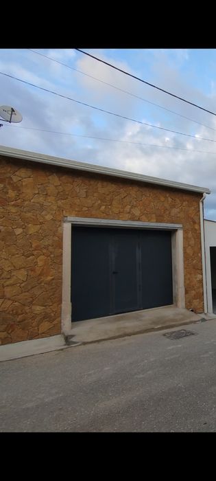 Vendo portão seccionado com porta de serviço e motor