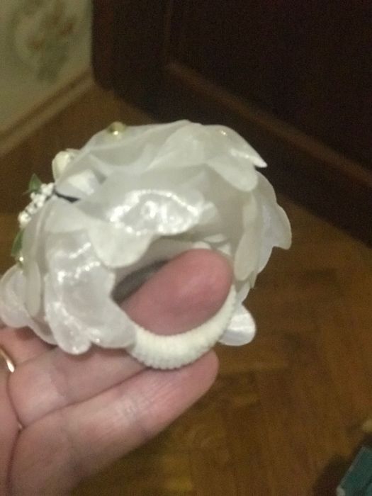 Бантик для волос с розочками новый