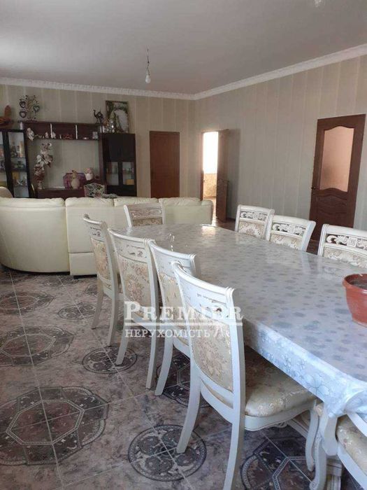 Продам 2-поверховий будинок 500 кв.м