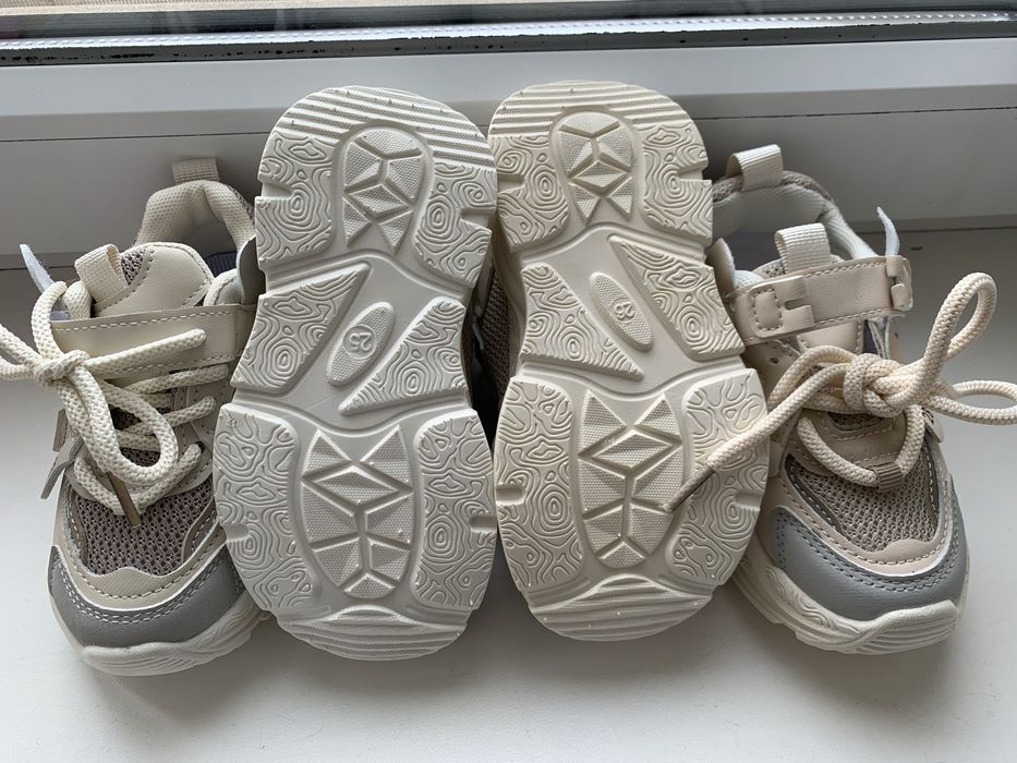 Кросівки нові, підійдуть хлопчику та дівчинкі