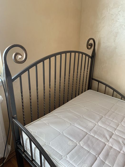 Ліжко металеве з матрацом