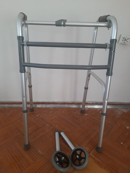 Chodzik, balkonik dla seniora