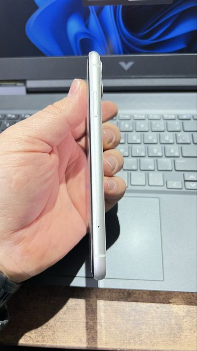 Продам iphone 11 128gb білий