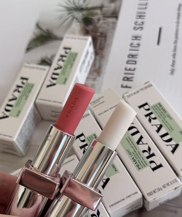 Бальзам для губ  PRADA LIGHT Glowing Lipcolor