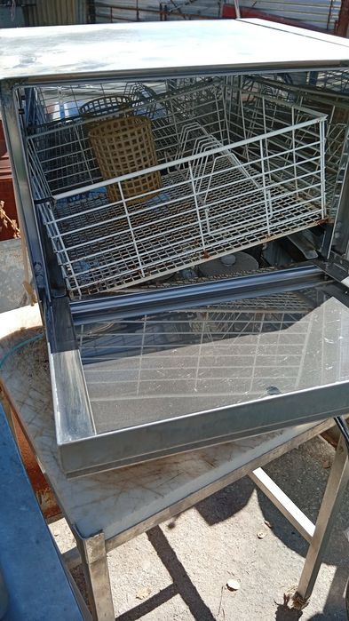 Máquina lavar copos e chávenas