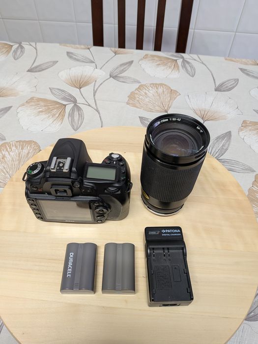 Nikon D90 + Lente + Acessórios (para peças ou reparação)