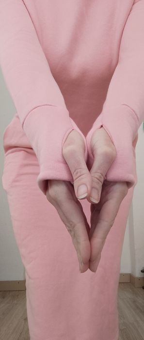 Платье худи длинное на флисе пудрового цвета