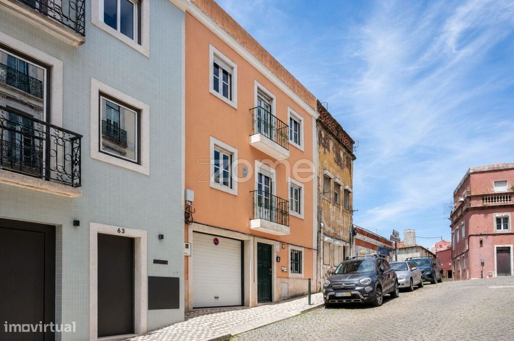 CASA EXCLUSIVA NA RUA DA COSTA (entre as Necessidades e Alcântara)