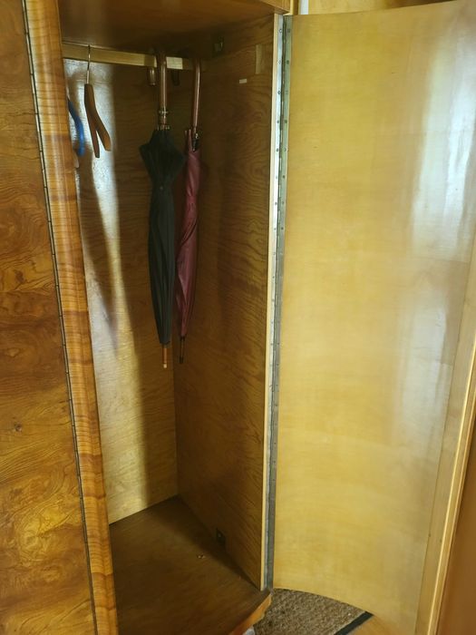 Elegancka, stara czterodrzwiowa szafa