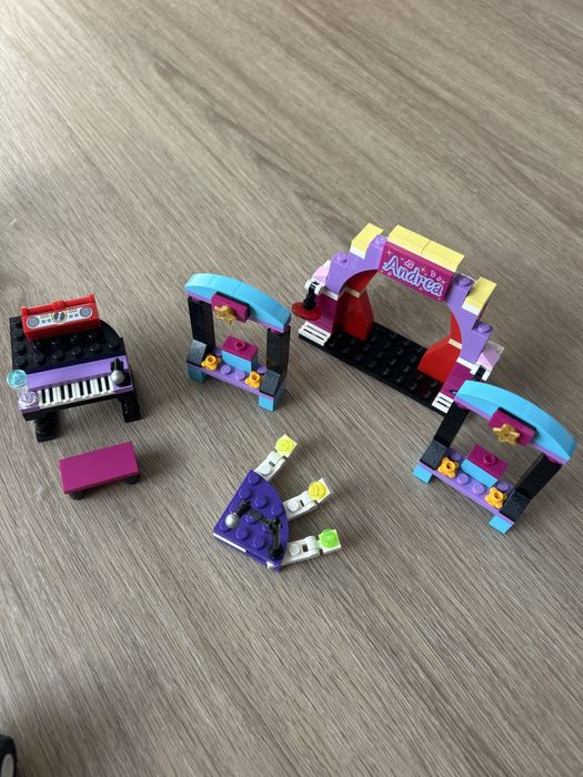 5 conjuntos Lego Friends