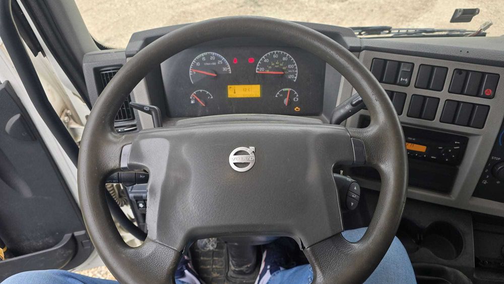 Camião 12T VOLVO FL240