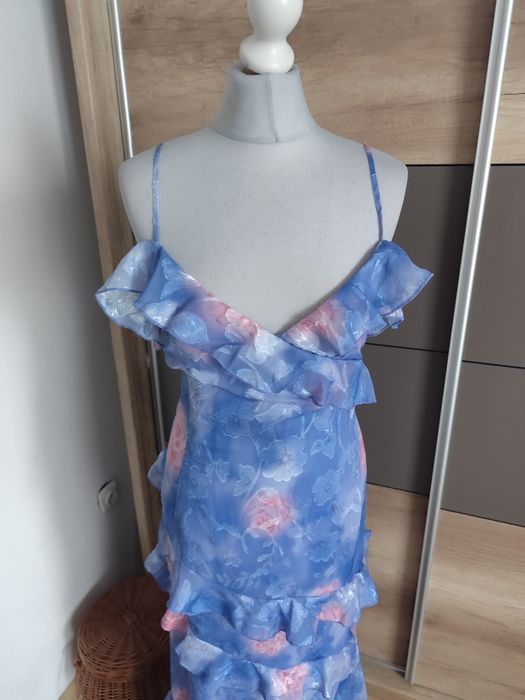 Piękna długa sukienka z falbankami r. 44/46