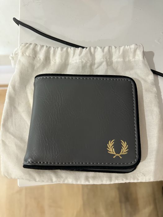 Vendo carteira Fred Perry original sem uso