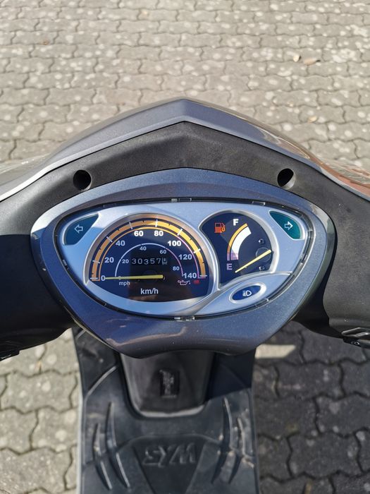 Sym vs 125  DE GARAGEM