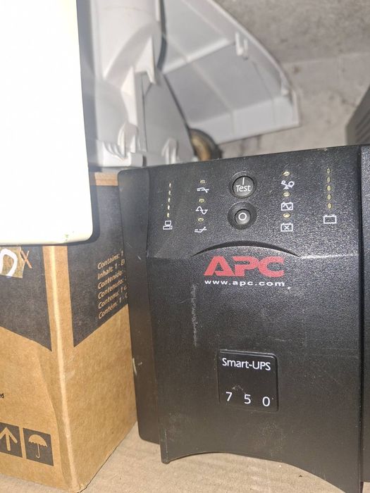 Ups.  Перетворюва напруги.