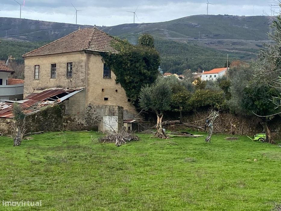 Vende-se Casa de Pedra para Reabilitar – Serrada da Palheira, Castanhe