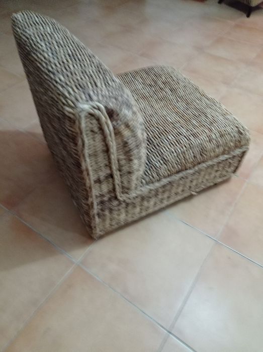 Vendo cadeirão em verga.
